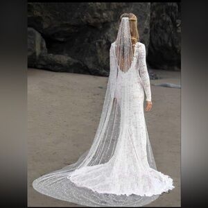 White cathedral pearl veil